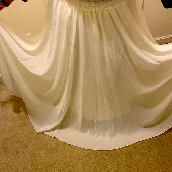 Dresses & Skirts - Soft white decorative skirt